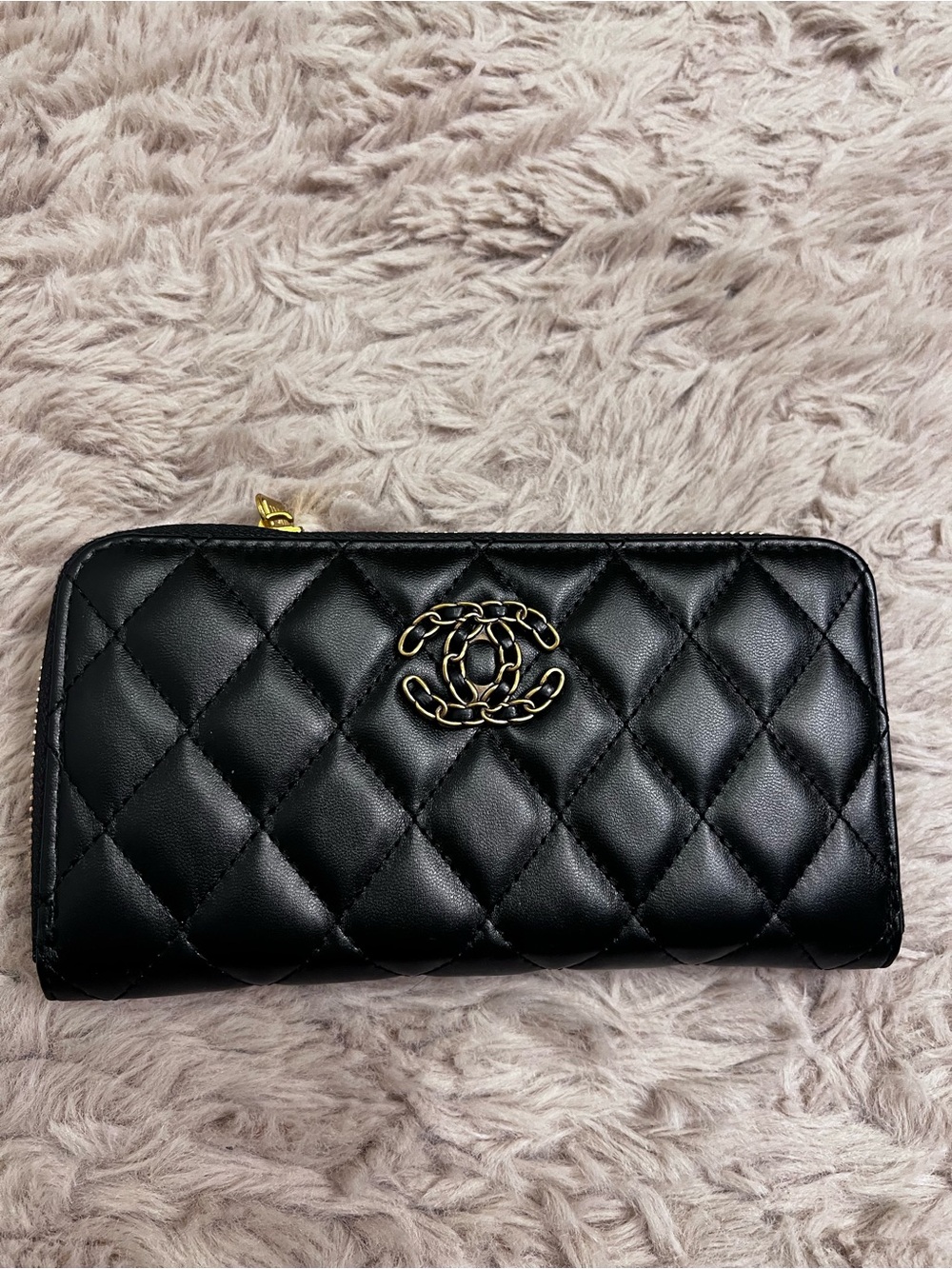 Black quilted iconic logo zipper around wallet